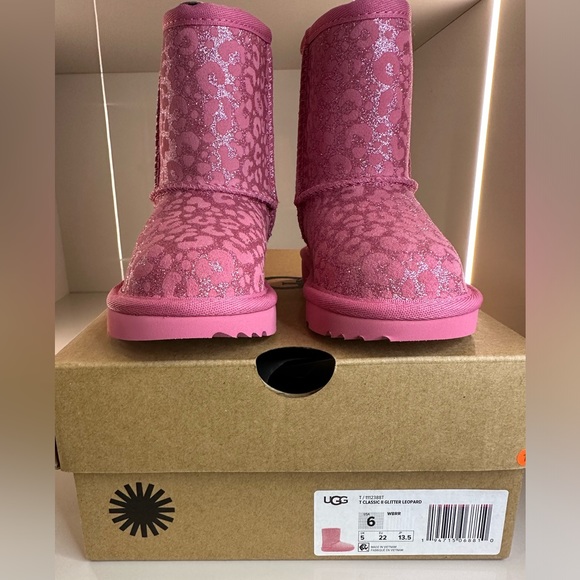 Uggs - Girls' Classic II Glitter Leopard Print Boots - Walker, Toddler - Picture 7 of 7